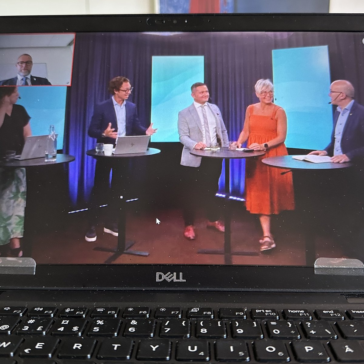 Idag fick vi som är nominerade till Sveriges Digitaliseringskommun presentera vårt arbete. Sändningen kan ses här: 
api.screen9.com/preview/TLoIhT…
#Östersund #digitalisering <a href="/SKR_se/">SKR</a>