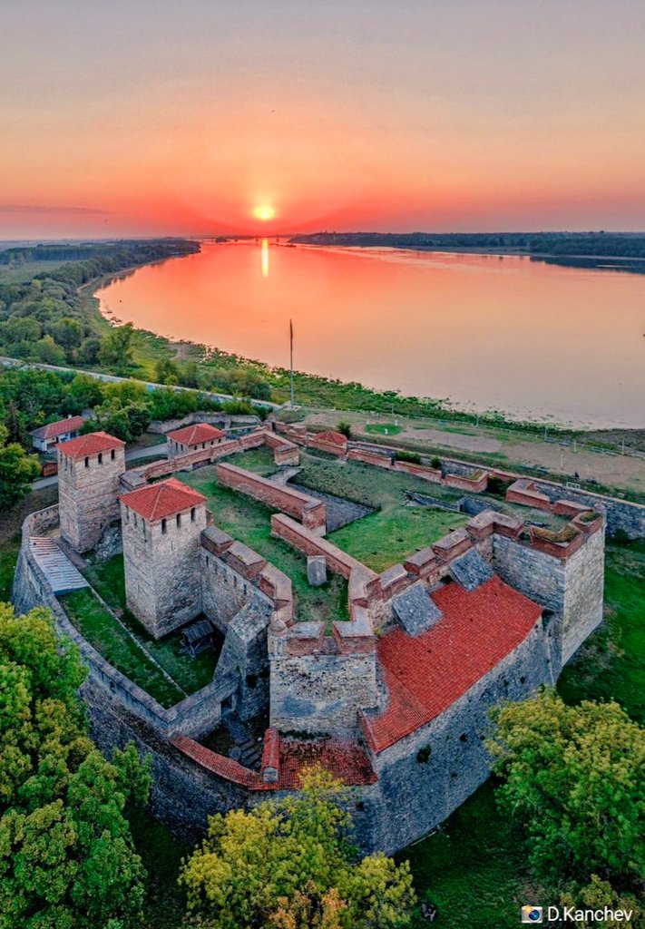 BG & Balkans on Twitter ""Tuna'nın üstünde güneş batarken; Sevgili