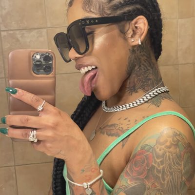 _MyRealAss_'s tweet image. #NewProfilePic