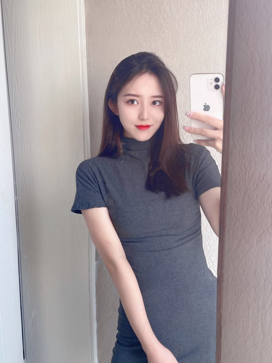 Sunian520's tweet photo. 你们喜欢清纯一点的还���骚骚一点的呢
我是你们喜欢的类型呢？
晚上会不会幻想一下我呀！
#清纯女神  #纯欲 https://t.co/kfMESk7BiI