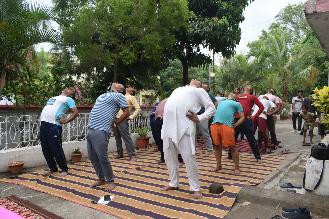 Indiaposthzb's tweet photo. Some glimpses of 9th International day of Yoga celebrated at Hazaribagh Head Post  Office Campus -825301 , Hazaribagh Division. 
#InternationalDayofYoga2023
#IDY2023
#HarAnganYoga
@AshwiniVaishnaw
@devusinh
@PIB_India
@mygovindia
@mdniy
@moayush
@IndiaPostOffice https://t.co/NemUGyiMAH