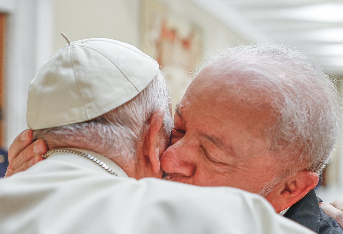Um abraço fraterno pela paz 🕊️ Com as bençãos de DEUS, Nossa Senhora e do papa @Pontifex_ln 🙏🏻