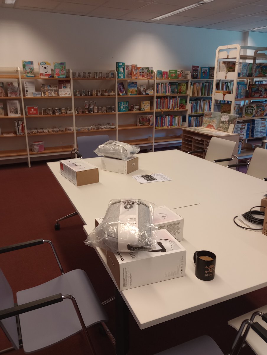 Heute haben wir die ersten VR-Brillen ausprobiert. Wir bitten noch um ein wenig Geduld, bis wir die Brillen für den Verleih fertig haben. Aber eins ist sicher: Das Warten wird sich lohnen. #LFS