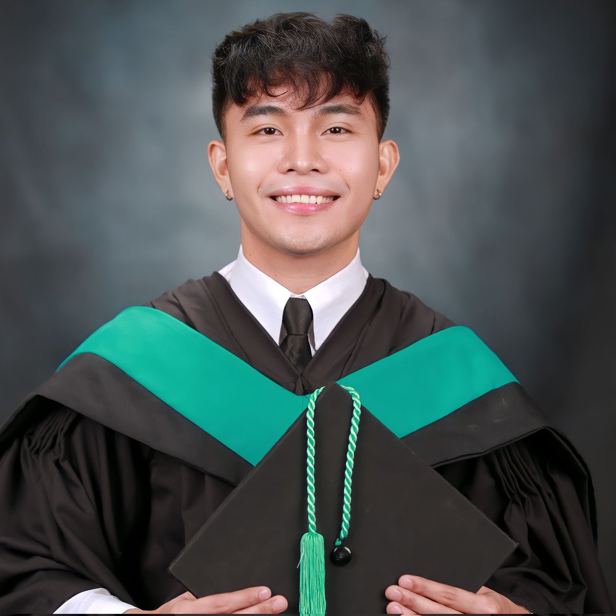Lexterdave8's tweet photo. To new beginnings!✨

Dave Lexter B. Alviola 
Bachelor of Science in Hospitality Management 
Batch 2023 🤍 https://t.co/vY7xeXW0PJ