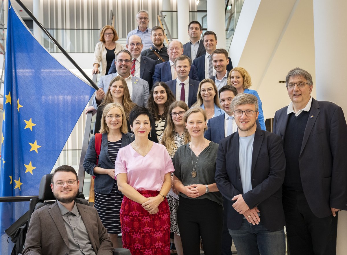 Unsere Parlamentariergruppe für die 19. Wahlperiode wurde heute im <a href="/LT_Nds/">Niedersächsischer Landtag (inaktiv)</a> konstituiert!

Freuen uns auf die Zusammenarbeit mit der neuen Sprecherin Fr. Glosemeyer und ihren Stellv. Fr. Kellermann und Hr. Eilers🤝

Danke an ehem. Sprecher um Hr. Scharrelmann

©️ <a href="/cdufraktion_nds/">CDU-Fraktion Niedersachsen</a>
