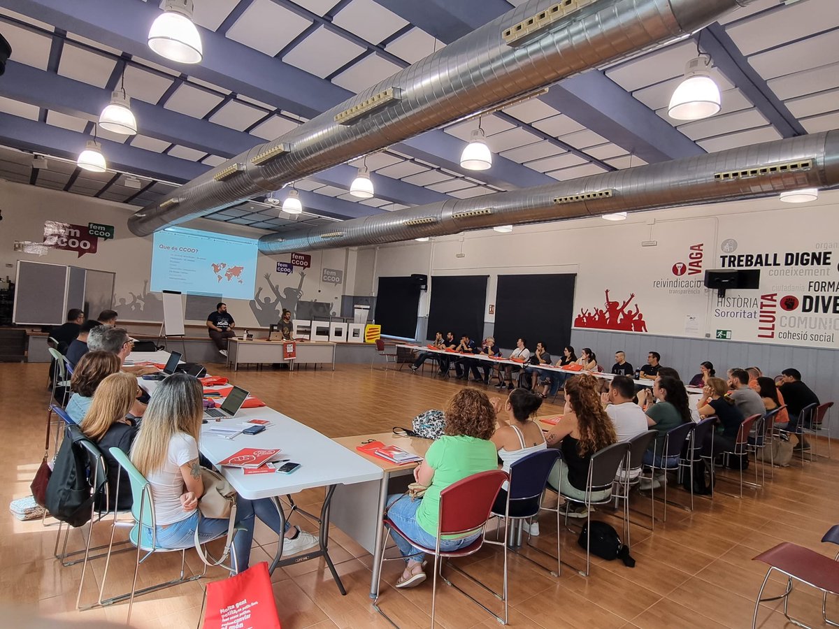 FICCOOBLLPAG's tweet image. Éxito total de las Jornadas de Acogida , hoy en nuestra sede de Cornellà.  Son héroes de la clase obrera defendiendo a sus compañeros!!!
Vivan las Comisiones Obreras!!!