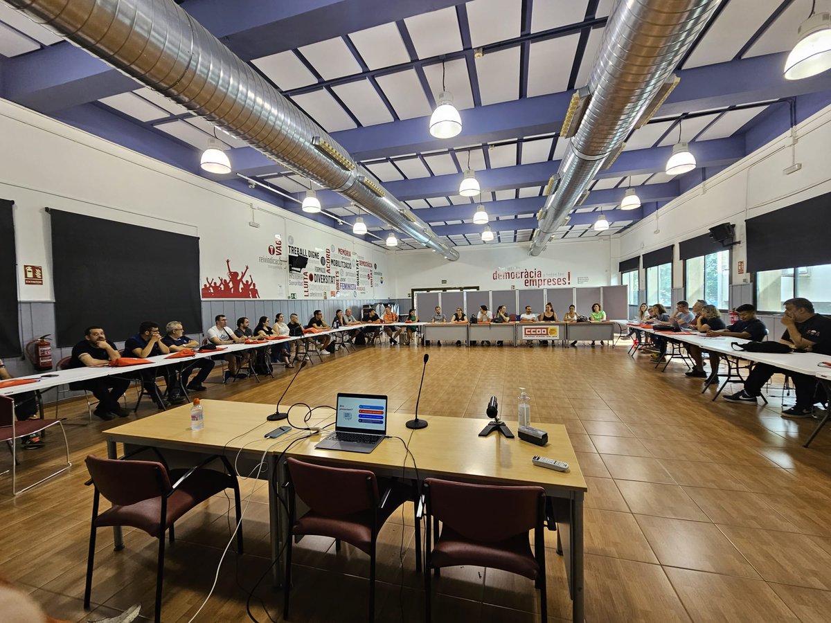 FICCOOBLLPAG's tweet image. Éxito total de las Jornadas de Acogida , hoy en nuestra sede de Cornellà.  Son héroes de la clase obrera defendiendo a sus compañeros!!!
Vivan las Comisiones Obreras!!!