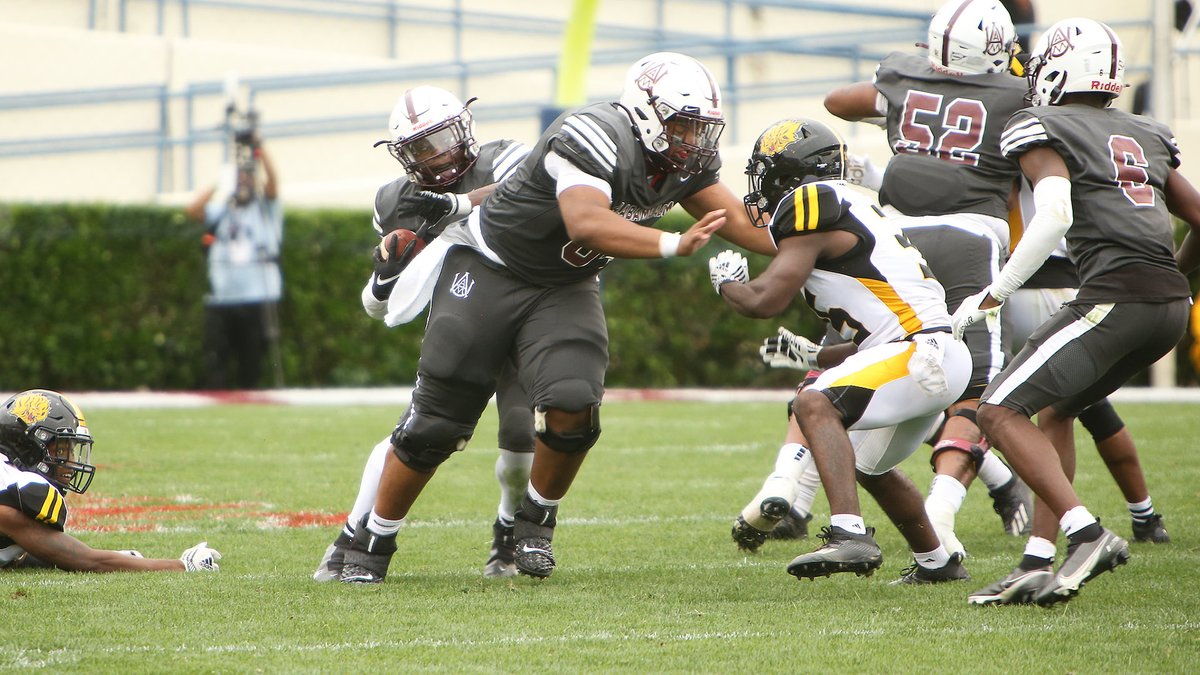 Coach_HugginsII's tweet photo. Alabama A&amp;M quietly has the best returning offensive line in the SWAC. 1,000 yard season loading for Donovan Eaglin. 

Cameron Williams | C
Nevell Brown | G
Mohamed Elazay | G
Carson Vinson | T
Johnathan Williams | T

#DraftHBCUPlayers https://t.co/6SX4VcPXig
