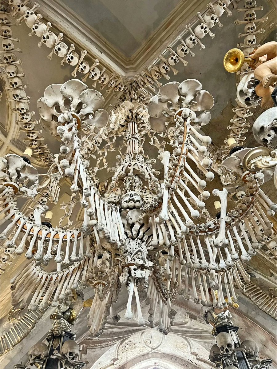 TheCultureMap's tweet photo. Kutna Hora in Czechia: Quirky Attractions &amp; Gothic Architecture: https://t.co/KjJxuf4gd8 #VisitCzechia #KutnaHora #Prague #GothicArchitecture https://t.co/3tAxd0woVI
