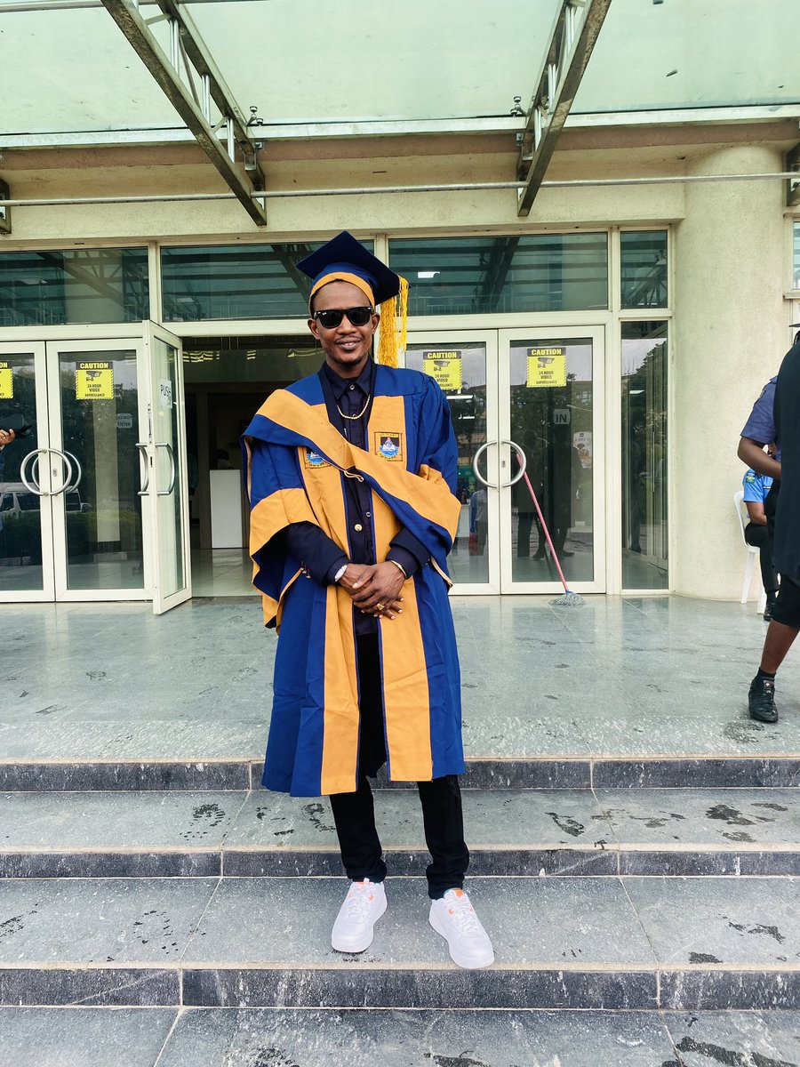 Sayhello2akin's tweet photo. Happy convocation ❤️💯 https://t.co/ezSLK30u8C