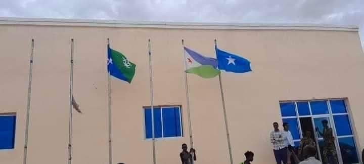 #Beledweyne: This is Ugass Khalif Airport, Beledweyne,Hiran Region.
The people and Administration of Hiran agreed to Raise Hiran Region Flag in Beledweyne Airport.  An emblem and symbol for Hiran people and Administration. Calling for Hiran State and Independent State. #Hiran