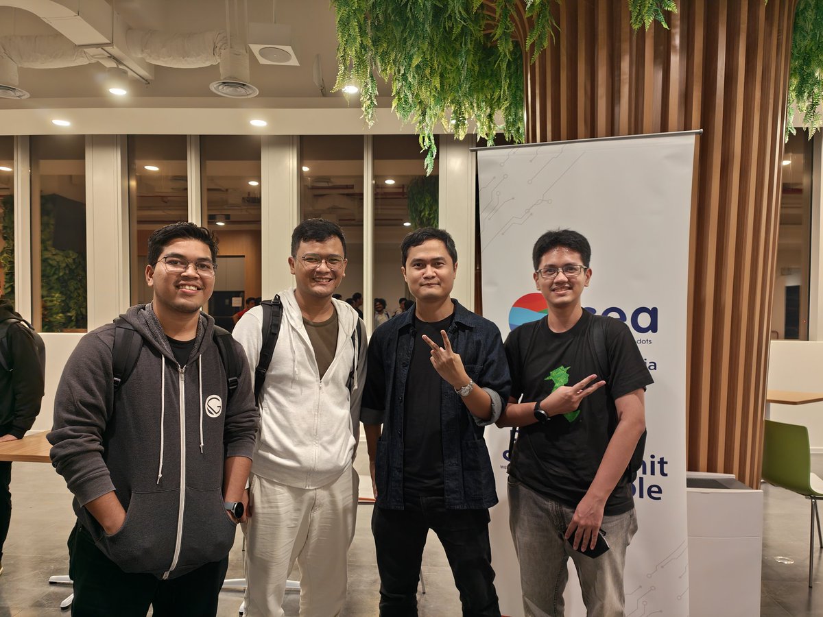 First dev meetup in 2+ years! Nice to meet these folks in person again. <a href="/JakartaJS/">JakartaJS - Jakarta JavaScript User Group 🇮🇩</a>