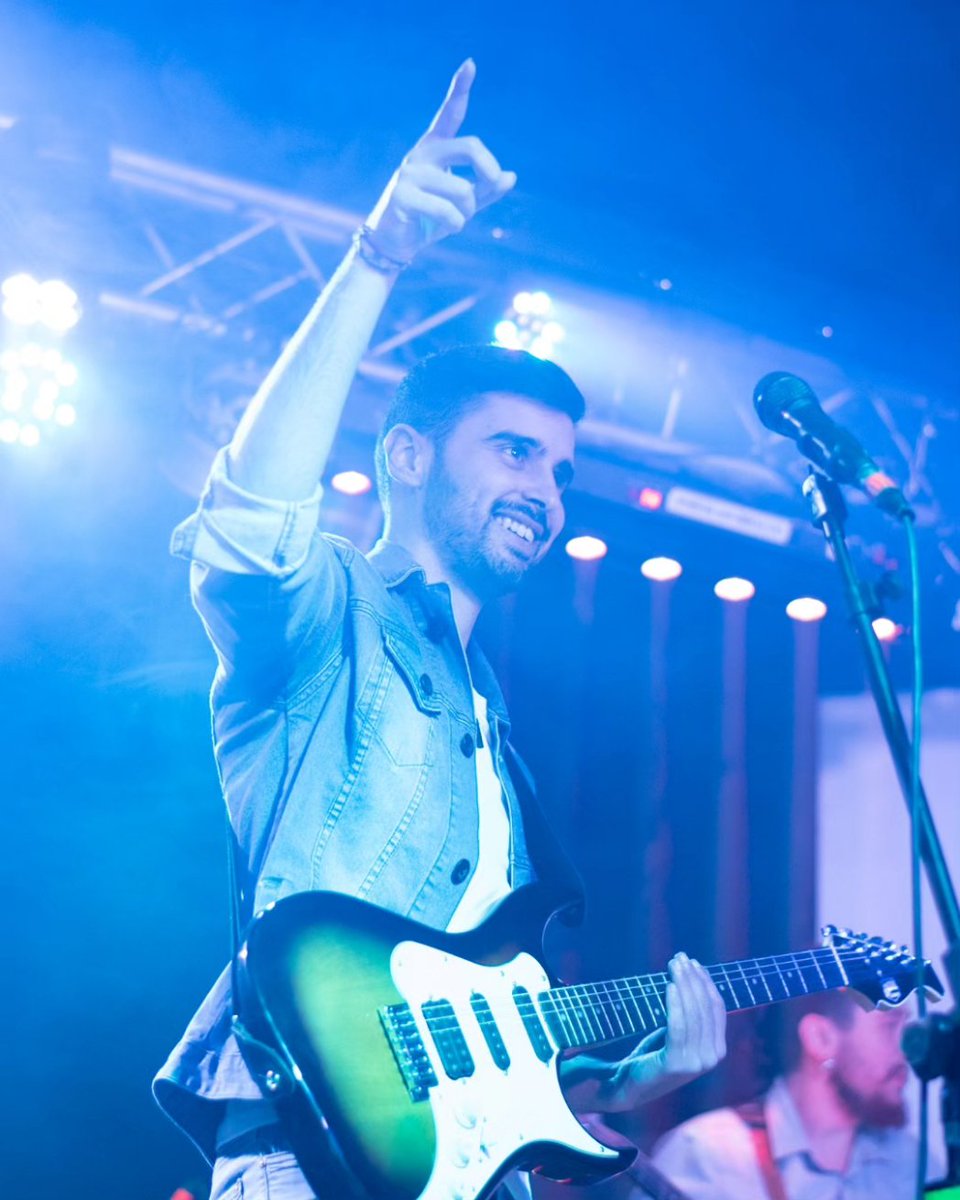 nicomserrano's tweet photo. Cuando uno es feliz con lo que hace... No hay con qué darle

Fotos de una gran noche 🎶✨ https://t.co/fVmAyQRP5d