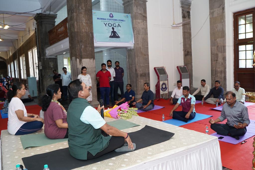 Today #9thInternationalYogaDay was celebrated @ New Custom House, Mumbai wherein Sh. PK Agrawal, Pr. Chief Commissioner of Customs briefed about practising Yoga for physical & mental well-being and also actively participated with  Shri Sunil Jain, Pr. Commissioner of Customs