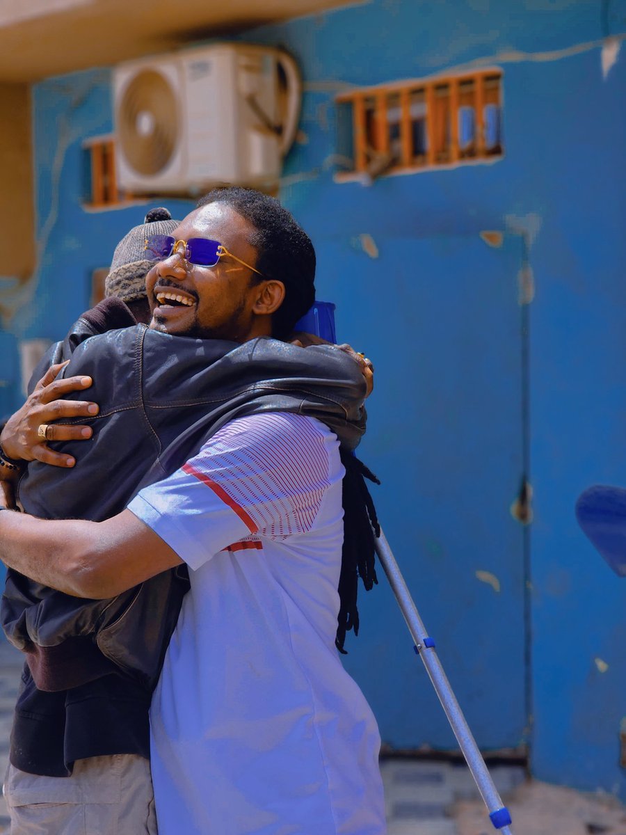 PapeSidy's tweet image. Une Petite Histoire en 4 Photos 😍😍
#Aaru_Mbed Jeudi 14h
#happybirthday #2STV #20ans