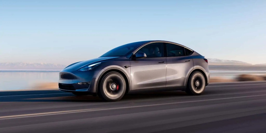 JimTrainorAuto's tweet photo. Battery Electric Vehicles (BEVs) are on the rise. The number of BEVs sold in the first four months of 2023 was almost 350,000, which is an increase of over 70% compared to last year. The top two models sold were @Tesla Models Y and 3. More from @InsideEVs: https://t.co/jF7MwGD2BZ https://t.co/DYFJ3GBcam
