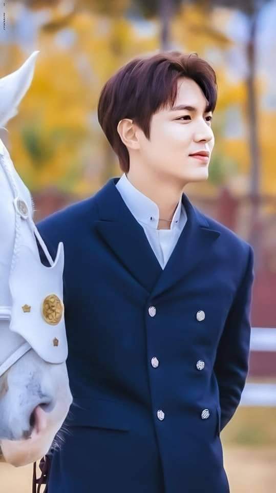 Stay humble happy birthday day

#HappyLeeMinHoDay