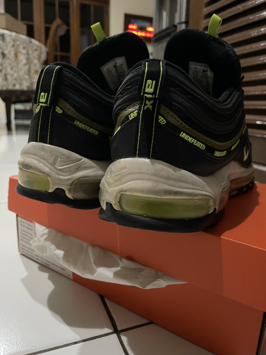 WTS
Nike Air Max 97 Undefeated Black Volt
Size 11 US Condition seperti di gambar
Lengkap dengan box
1.000.000