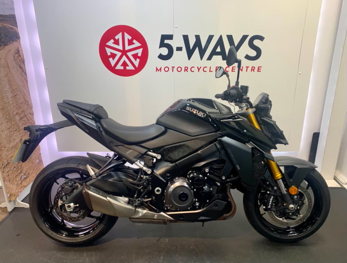 📣🏍 USED BIKE ANNOUNCEMENT 🏍📣 This beautiful Suzuki GSX-S1000 in Black has only 1647 miles clocked and 1 owner from new. Originally supplied by 5-ways and maintained by ourselves this bike has been fitted with Heated grips and a tank pad. Visit online: 5-ways.co.uk/used-bikes/suz…