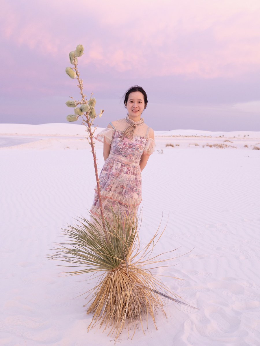 Took a picture with Yucca. Yuccas can grow up to 9m! #growtall #whitesands