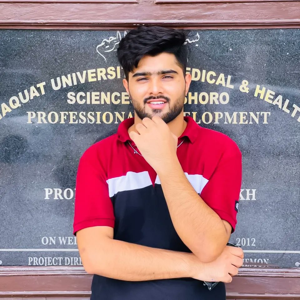 Silly_MID__ON's tweet image. Sunshine mixed with a little hurricane !
Singing off from LUMHS university with a BANG BANG 🔥🔥💘 
#Graduatingclassof2023 #MedTwitter