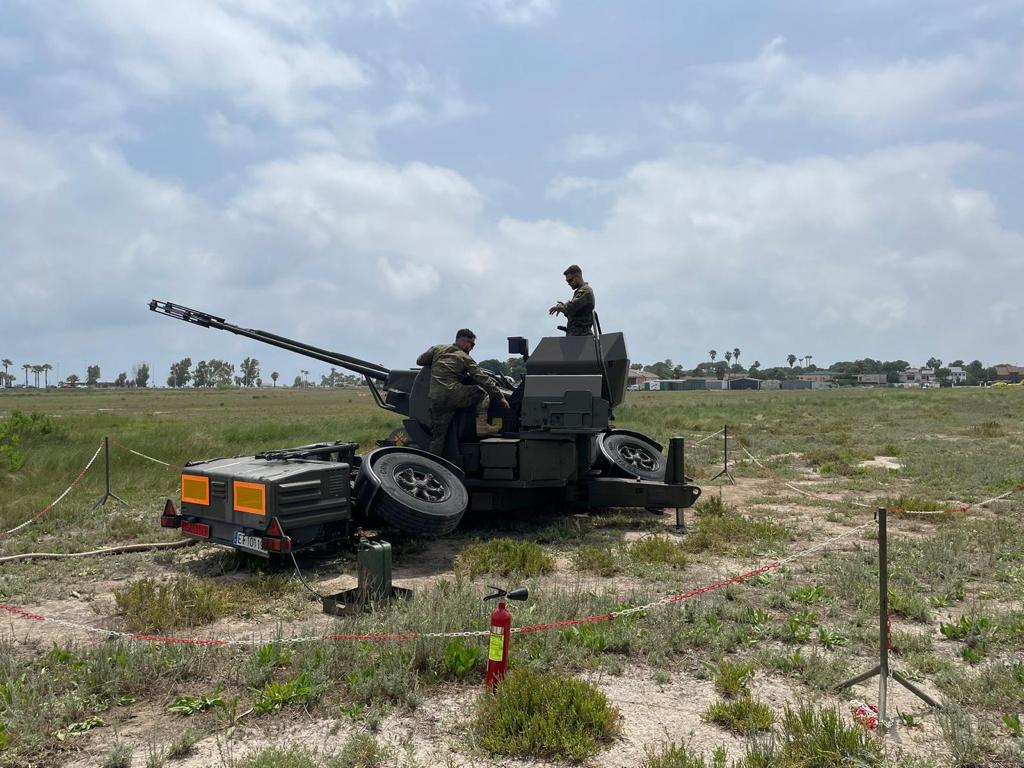 EMADmde's tweet image. La Unidad de Defensa Antiaérea 🇪🇸 #UDAA "Maestrazgo" se encuentra preparada para cumplir con los cometidos de vigilancia del espacio aéreo que tiene encomendados durante la activación #EagleEye23 del Mando Operativo Aeroespacial.
#MOA
@EjercitoTierra
#MOPS