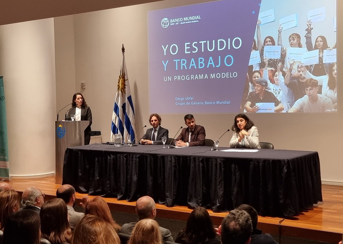 MTSSuy's tweet photo. #AHORA Lanzamiento de 12.a edición de #YoEstudioyTrabajo para empresas y organismos públicos, a cargo de @DanieledPerez
Presentación de resultados de @diegoubfal con presencia de Celia Ortega del @BancoMundial
y reconocimiento a instituciones por su compromiso con la iniciativa. https://t.co/zmasJG3mrQ
