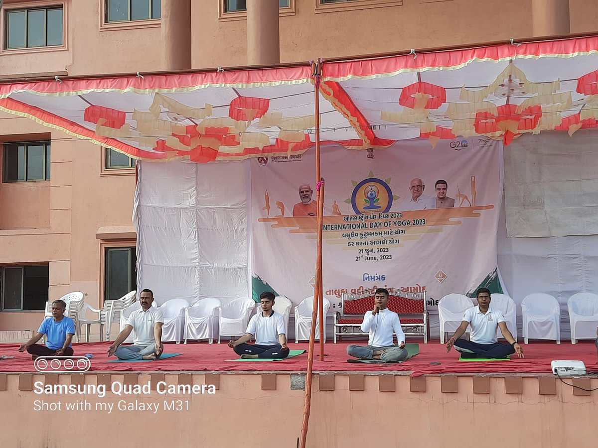Bha_Win_29's tweet photo. I am delighted to share that we have celebrate 9th international day of yog with Taluka Vahivati tantra at  swaminarayan school Aamod with approx 450 people.

#9thInternationalYogaDay #G20India #healthylifestyle #HealthyLiving #gujaratstateyogboard #YogaforOneWorldOneFamily https://t.co/S8NhMGFwC3