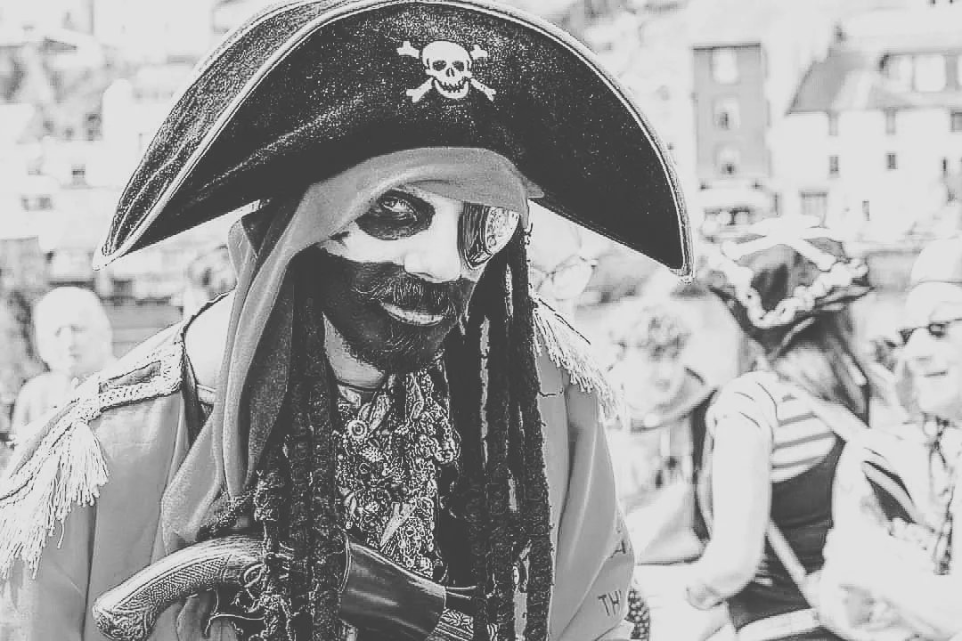 #crazycaptain #pirates #pirate #realpirates #reallifePirates #piracy #pirateentertainment #piratesofthecaribbean #brixhampiratefestival2023 #brixhampiratefestival #devon #brixhamharbour #Pirateship  #bringhistorytolife #fyp  #DavePhotography #costumecharacter #blackandwhite