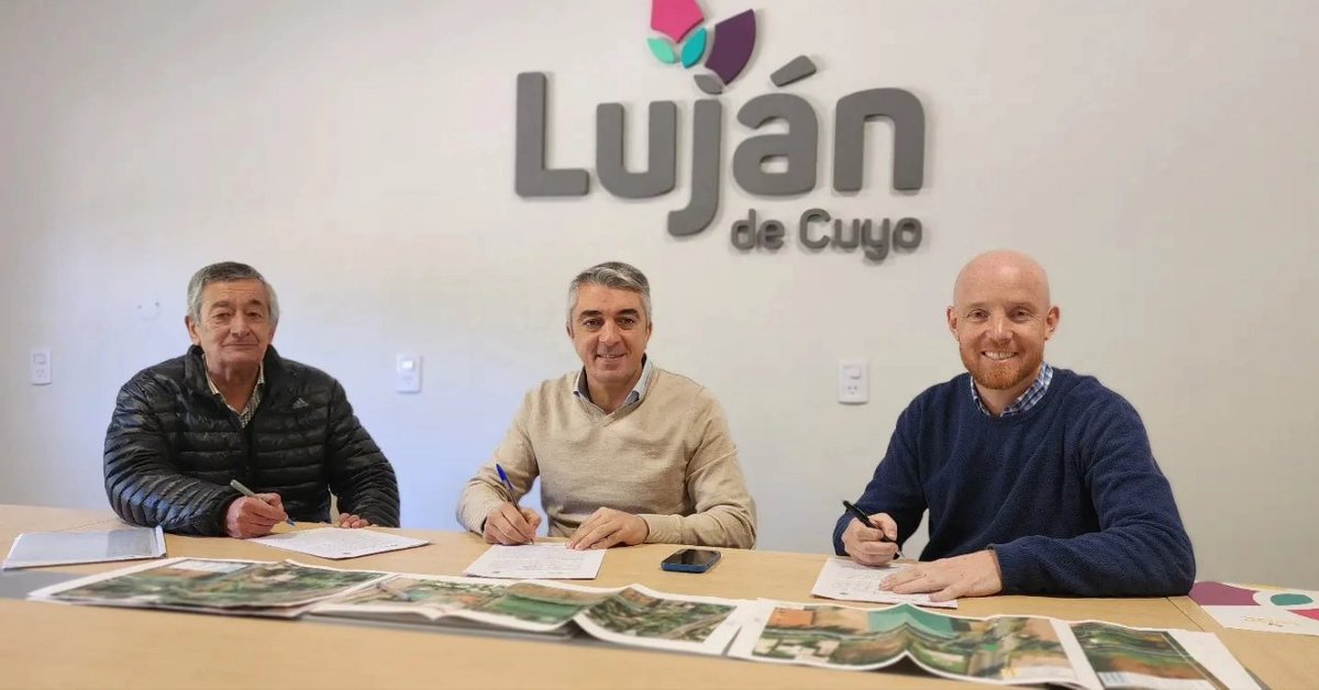 Firma de convenio histórico 🙌.

Junto a <a href="/estebanallasino/">Esteban Allasino</a> y el Club Banco Mendoza firmamos el convenio que va a permitir poder abrir la Calle Liniers hacía San Martín. 

Con esto vamos a generar un nuevo ingreso, estratégico que permite descomprimir el tránsito en Chacras.