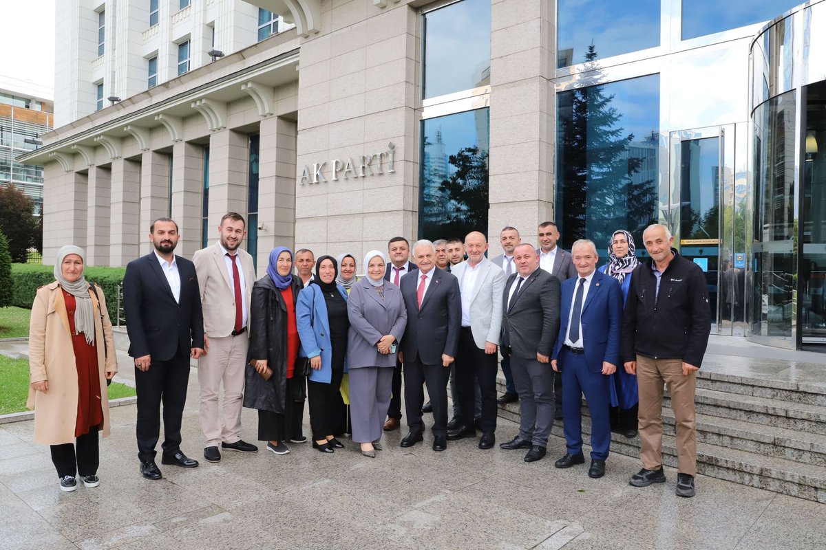 📍AK Parti Genel Merkezi Genel Başkanvekilimiz Sayın Binali Yıldırım’a, #Düzce’den gelen yol arkadaşlarımıza gösterdiği ilgi için teşekkür ediyorum. @BY @akpartiduzce81 #Yığılca