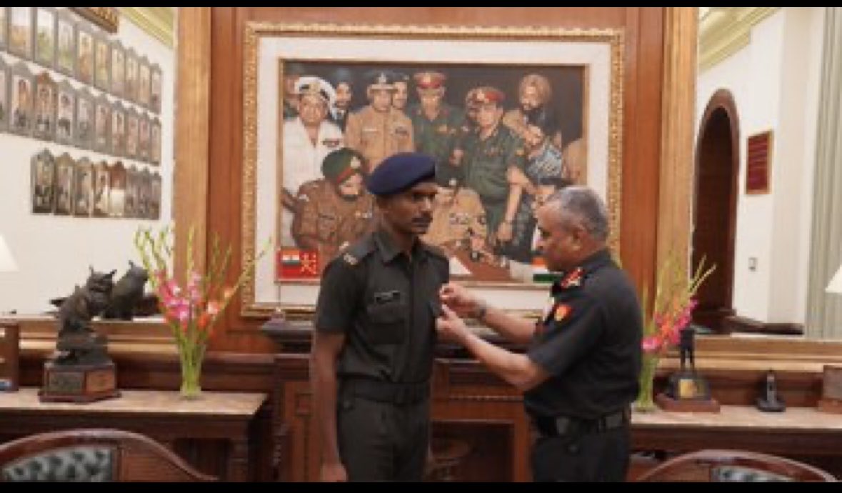 Heartiest congratulations to Sepoy Driver DN Krishnan for being awarded COAS Commendation Card.

Very well deserved recognition.

Jai Hind 🇮🇳
#IndianArmy #Punjab #Patiala #BhakraCanal