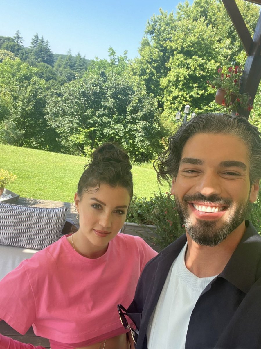 Partnerler 🧚🏻‍♀️🔥 

#RuhunDuymaz #BurcuÖzberk #ŞükrüÖzyıldız