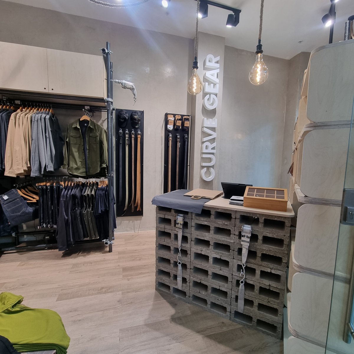 NEW STORE | Welcome to Canal Walk, Curve Gear. 😍🔥✈️

Curve Gear is an urban workwear & apparel brand, providing high-quality clothing items & footwear. Find the new store on the Upper Level, next to Crocs.

#CanalWalk #HaveItAll