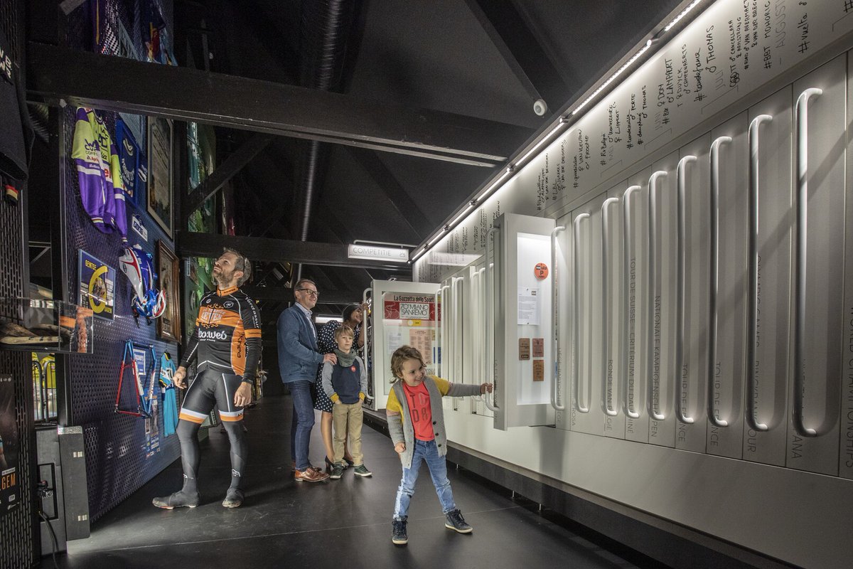 MMP1917's tweet image. From today, we are offering combi tickets with the #museum of cycle racing! Learn all about the Battle of #Passchendaele and discover the world of one of our most beautiful #sports, cycle racing. @KOERSmuseum. 
Fees: bit.ly/3oHIc26
📷Jan D'Hondt / Passchendaele Museum