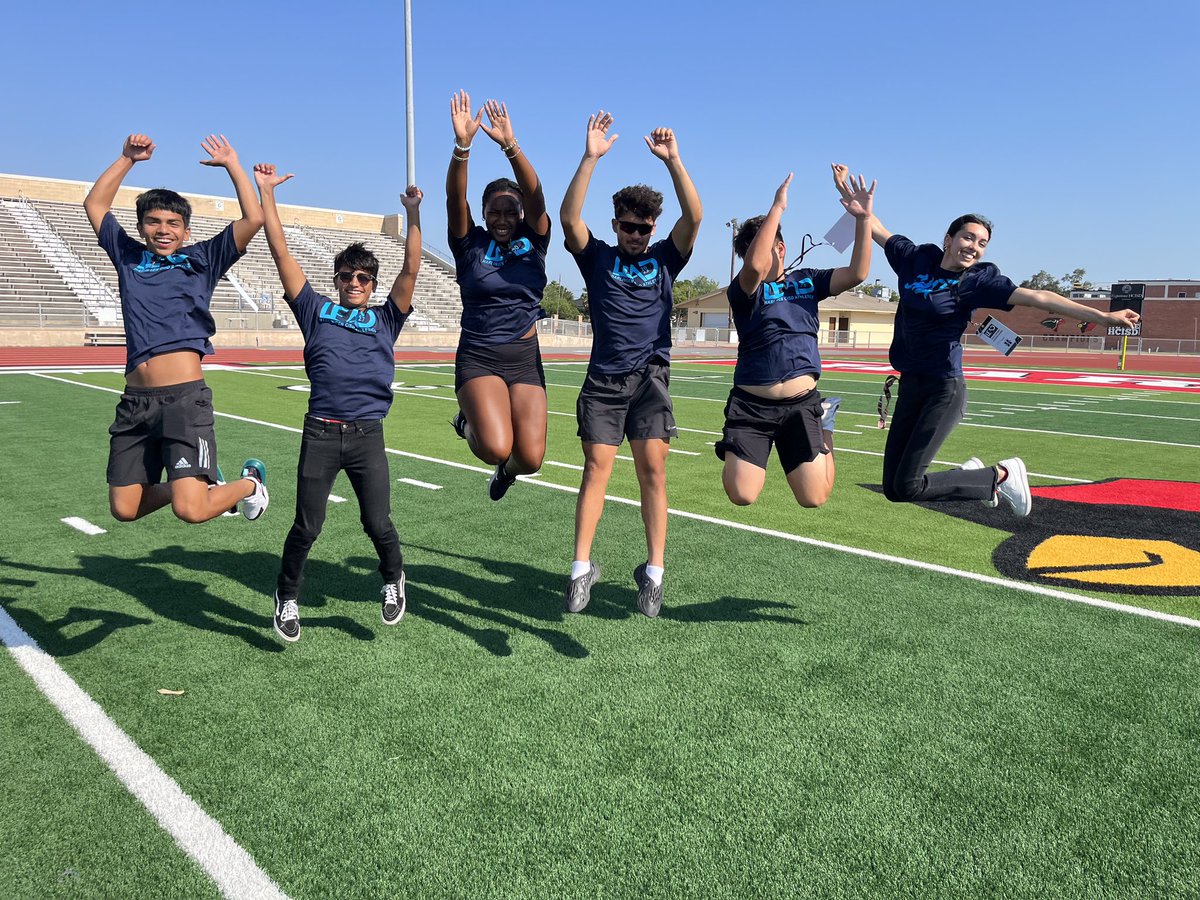 jazthrows's tweet photo. @HCISD_Athletics #HCISDLEAD #table11 #11 https://t.co/q7WjB7Zc41