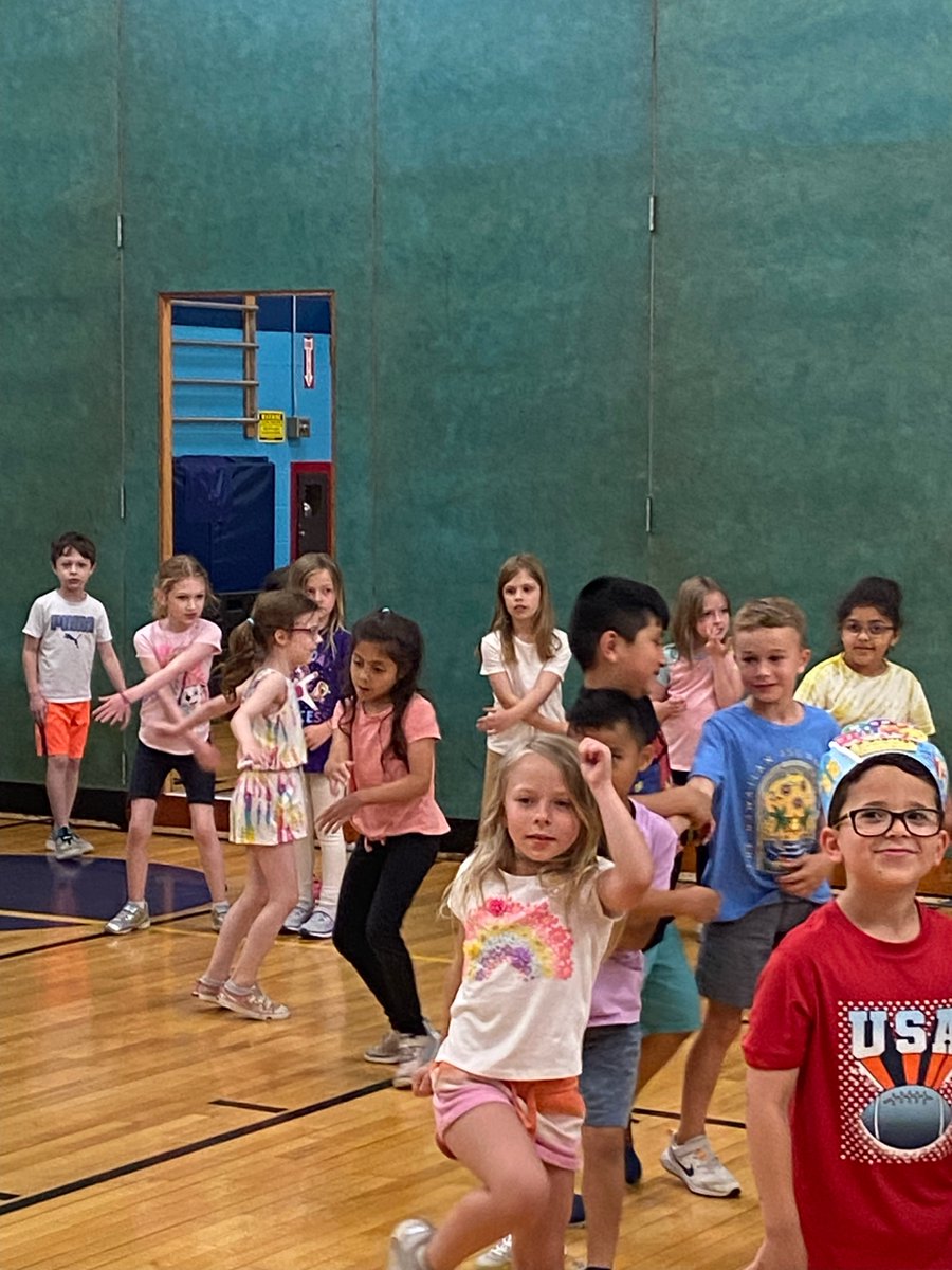 Wood Park students showed off their moves at their end-of-year DJ dance party! Summer is here! #CommackSchools #WoodPark #DanceParty #Summer