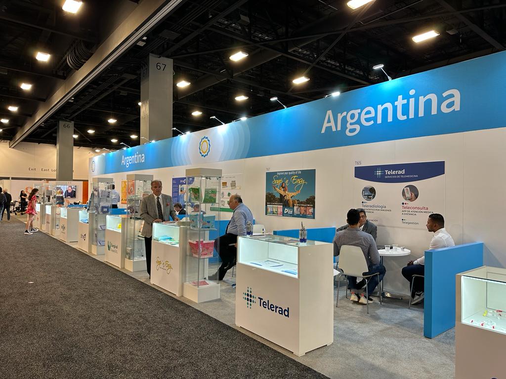 Teleradweb's tweet image. 🌐Ya estamos ubicados en nuestro stand T65 en @FIMEShow 
Los esperamos con nuestro equipo de #Telerad para responder cualquier consulta sobre telemedicina y mostrarles todas las novedades sobre la feria de salud mas importante de América.

#Fime2023 #FimeShow #Telemedicina