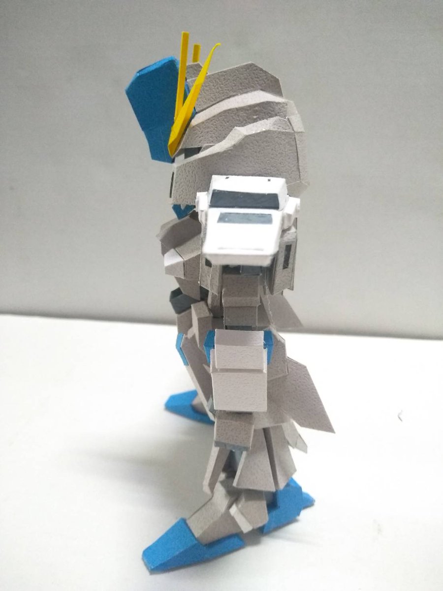 進捗です。アームは完成です。半年前の前作はここで製作中止、今回は本当の完成に頑張ります。ちょっと前倒れとなっているが、バックパックと合体してから調整します。
<a href="/toyoppe/">とよっぺ</a>
＃SD FAZZ