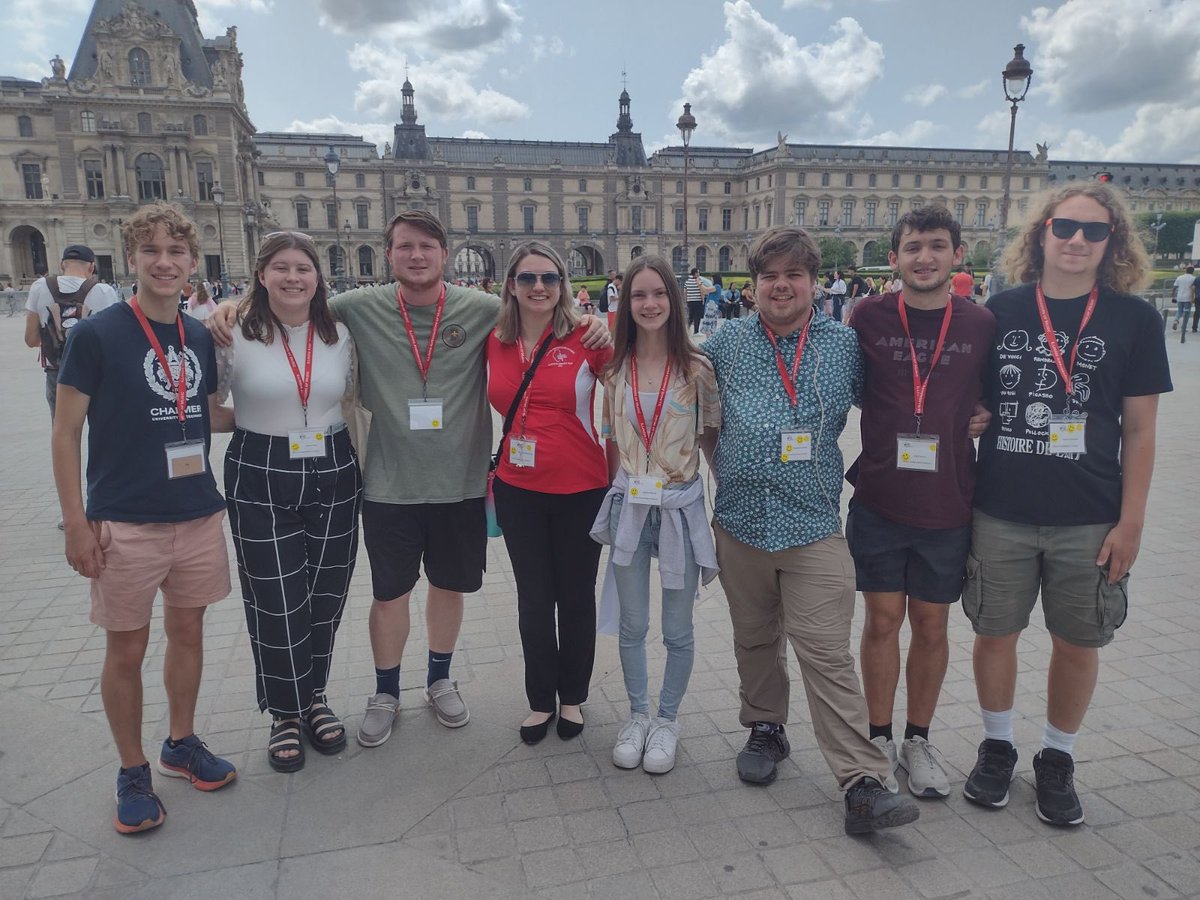 HeritageHighIL's tweet image. Heritage musicians overseas visiting The Louvre