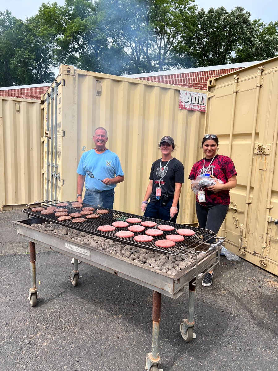 Leunig_Edu's tweet photo. 6th Grade End of Year Picnic! 

I wish them all the best of luck next year in Middle School. I know they will achieve greatness! 

#boundtoastound #smalleyes https://t.co/BKpEqCzTJN
