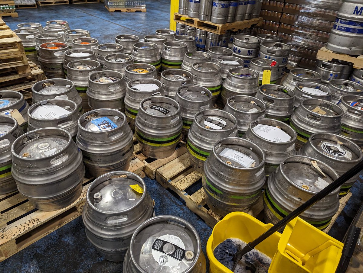 US cask shipment for GBBF has left the building!

Big thanks to all the brewers who contributed to this niche project within the industry. It's exciting to see US cask beer served at the biggest cask event in the world.

#cask #caskale #caskbeer #nerax #realale #camra #gbbf