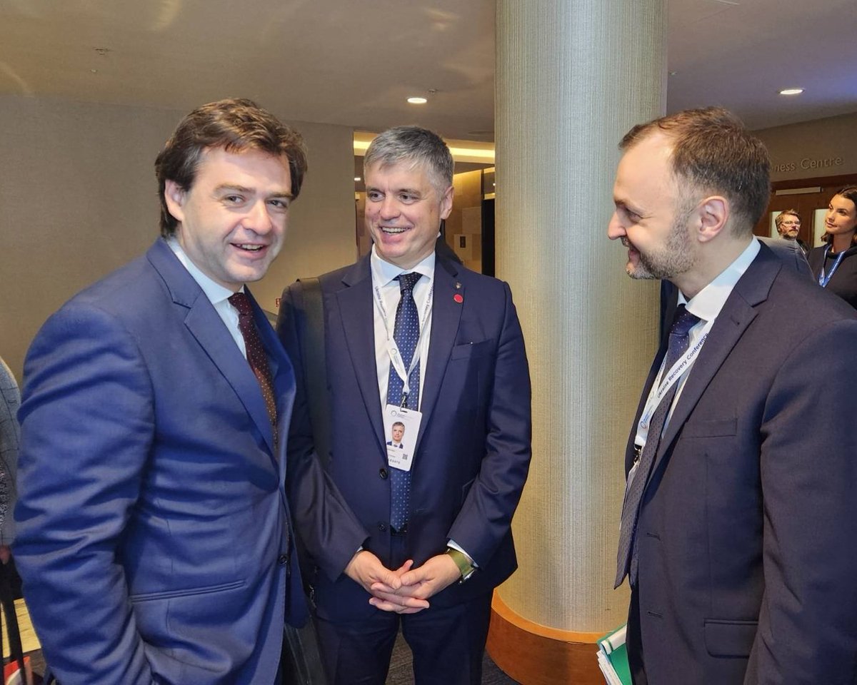 Nicu Popescu (@nicupopescu) on Twitter photo It was great seeing my good friend and former colleague, <a href="/VPrystaiko/">Vadym Prystaiko</a>, Ukrainian Ambassador to the UK.
Dear Vadym - Moldova and the entire world is in London today to show solidarity with Ukraine 🇺🇦. Together, we'll stay by your side till the end. It was great seeing my good friend and former colleague, <a href="/VPrystaiko/">Vadym Prystaiko</a>, Ukrainian Ambassador to the UK.
Dear Vadym - Moldova and the entire world is in London today to show solidarity with Ukraine 🇺🇦. Together, we'll stay by your side till the end.