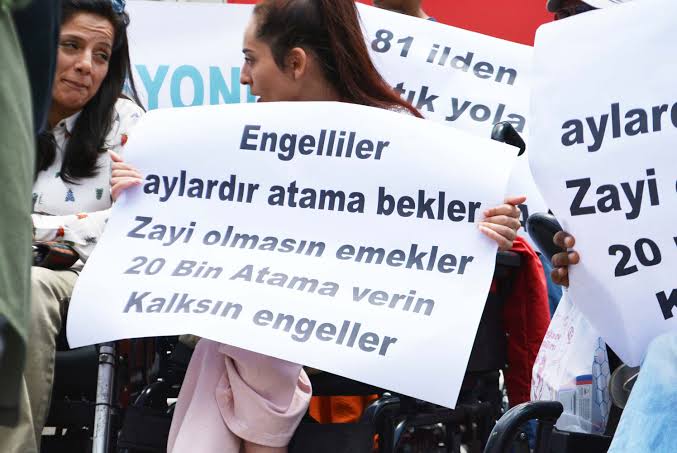 Eğitim durumları göz önüne alınarak adaletli kadro dağılımı ile 20.000 atama engellinin hakkıdır. #EngelliyeEkpssAtaması 
<a href="/RTErdogan/">Recep Tayyip Erdoğan</a> 
<a href="/_cevdetyilmaz/">Cevdet Yılmaz</a>
 <a href="/yilmaztunc/">Yılmaz TUNÇ</a>
 <a href="/Mahi_Nur/">Mahi_Nur</a>
 <a href="/isikhanvedat/">Prof. Dr. Vedat Işıkhan</a>
 <a href="/Yusuf__Tekin/">Yusuf Tekin</a>
 <a href="/drfahrettinkoca/">Dr. Fahrettin Koca</a>
1