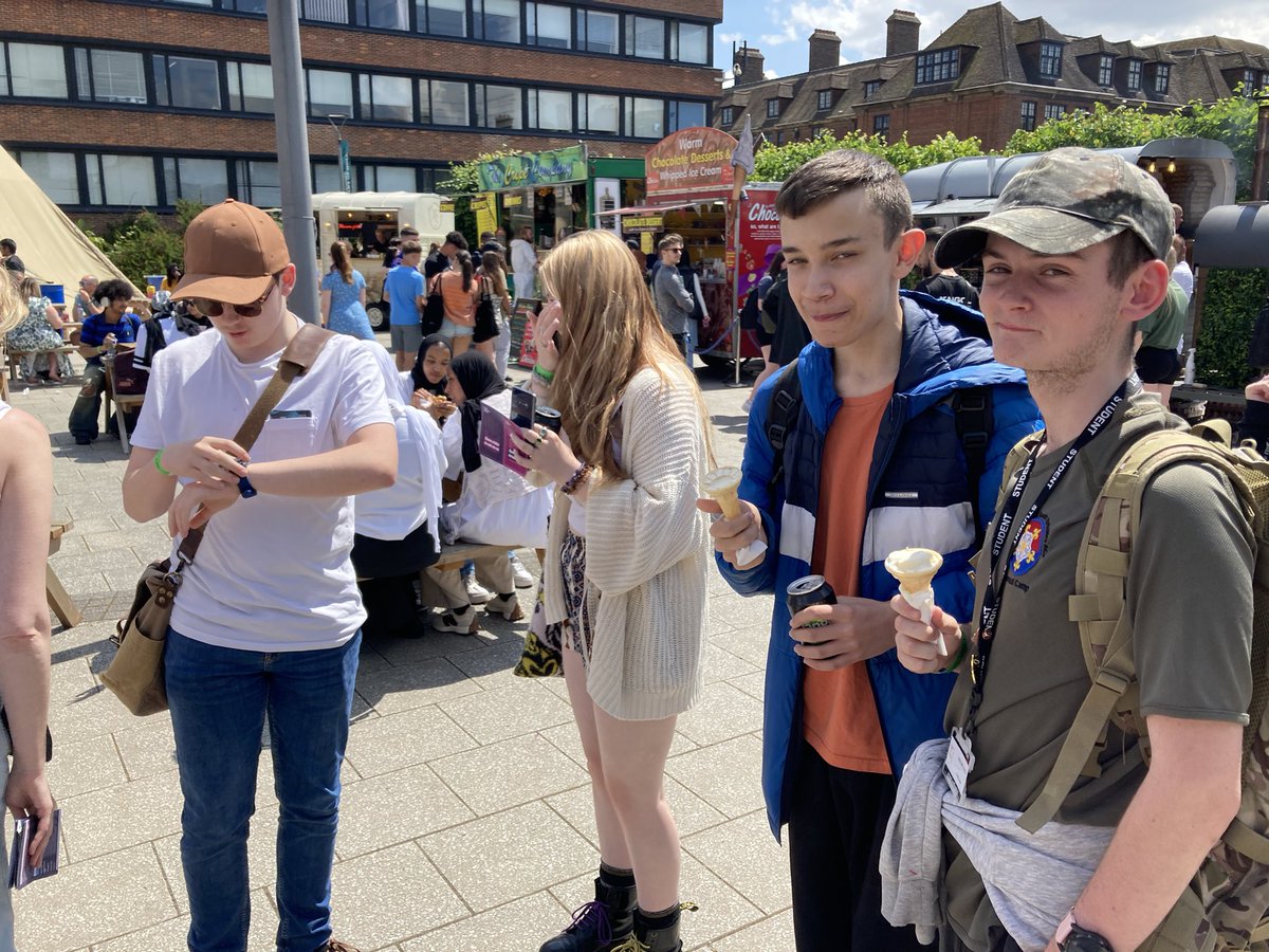 Bridlington6F's tweet photo. Year 12 students had a great day out experiencing university life at #Thisishull at @UniOfHull. https://t.co/do7igzHO8M