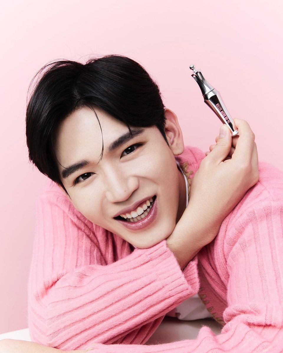 NewwieeLooks's tweet photo. [#BenefitThailand #BenefitBrowsTH #BenefitBrows #Newwiee ] https://t.co/ZY4pUzyt8c
