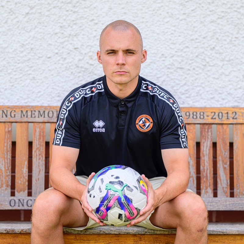 dundeeunitedfc's tweet photo. 🏴󠁧󠁢󠁥󠁮󠁧󠁿 A versatile leader 

We are delighted to announce the signing of Liam Grimshaw, as the 28-year-old joins the club on a two-year deal ✍️

Full story ⤵️ | #DUFC