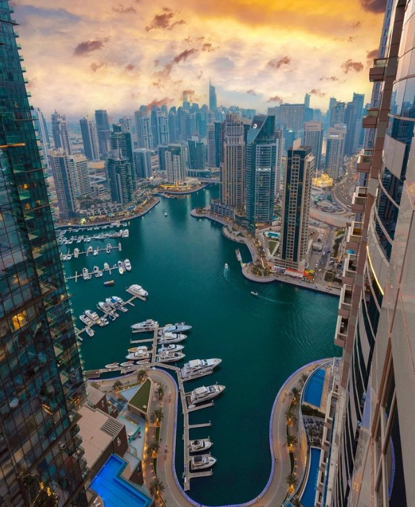 NusratJahan1907's tweet photo. The incredible skyline of Dubai!
#Swise https://t.co/FjSIiet63M
