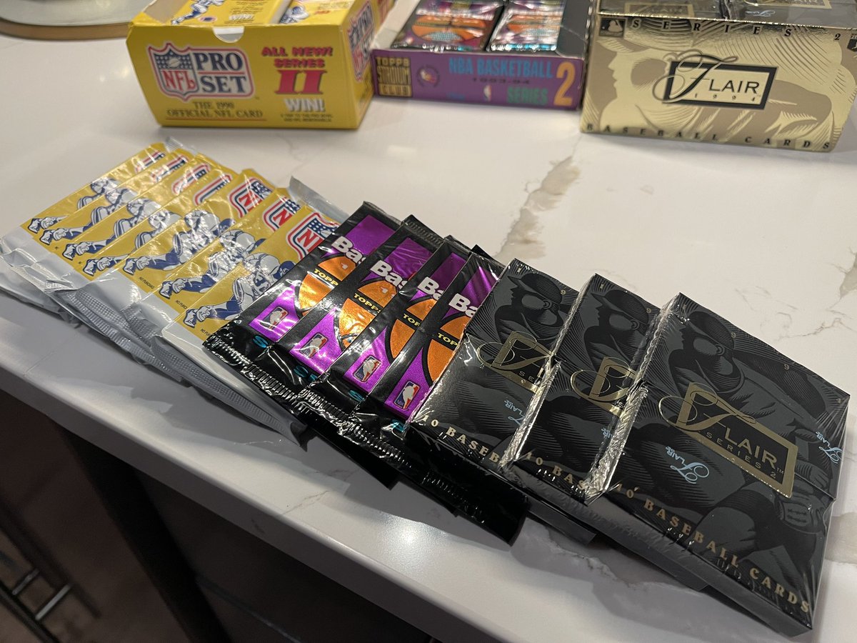 🚨15 PACK GIVEAWAY🚨

To say thanks for 15k followers, I’m giving away 15 sealed ‘90s packs for FREE to one lucky follower!

TO ENTER:
Just like this tweet &amp; follow me!

That’s all. Good luck!

Want to see what you might pull if you win? See my reply 👇
