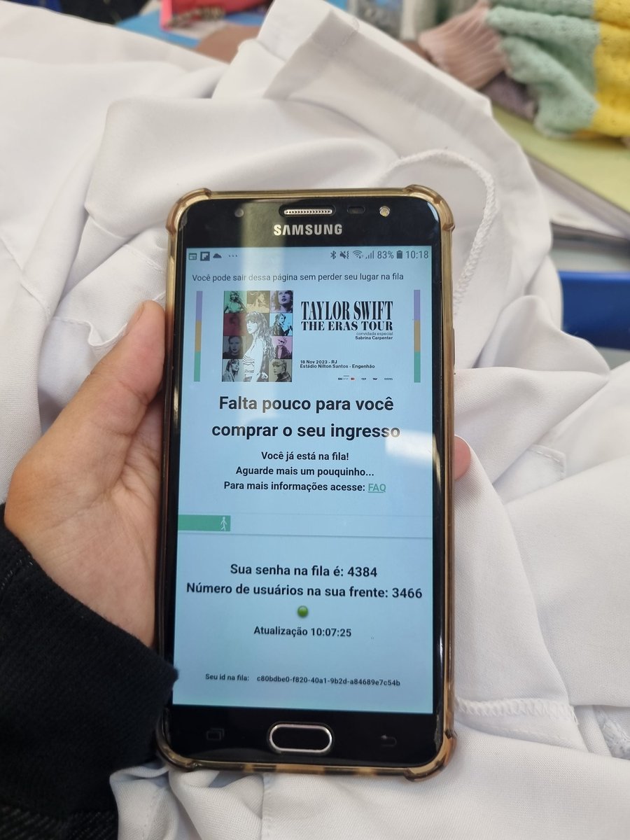 i4cervero's tweet photo. @msidnights tinha pegado a senha 4 mil e tava super feliz e ansiosa! quando abriu só restavam os ingressos de pp e cadeira sup. mas adicionei 3 ingressos normalmente e dps apareceu essa mensagem e eu entrei em desespero, não sabia o que fazer, mas o celular de uma amiga minha tava com + https://t.co/RMEaO2kHsY